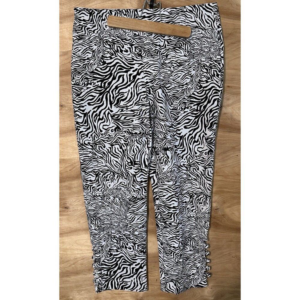 Attyre Woman’s Sz 12 Cropped Capri Pants Stretch Pull On Animal Print 24” L